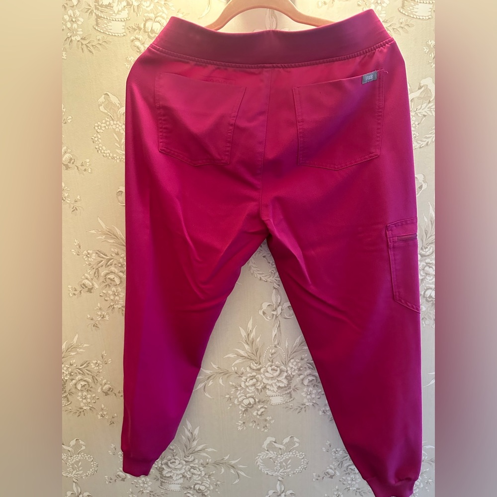 Figs Raspberry Sorbet Zamora Joggers SP - Picture 3 of 3